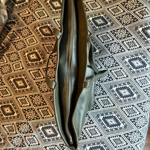 Cuyana Dark Olive Leather Tote Bag w/ Tote Insert - Picture 7 of 10